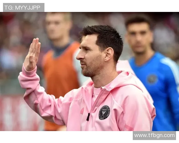 足球巨星退役后球技依旧闪耀展现绿茵岁月永不褪色风采